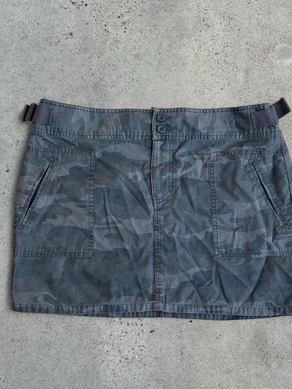 Old Navy Camo Mini Skirt in Charcoal Tones